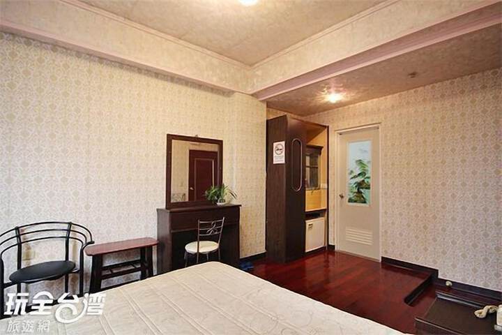 Room 21 of 51