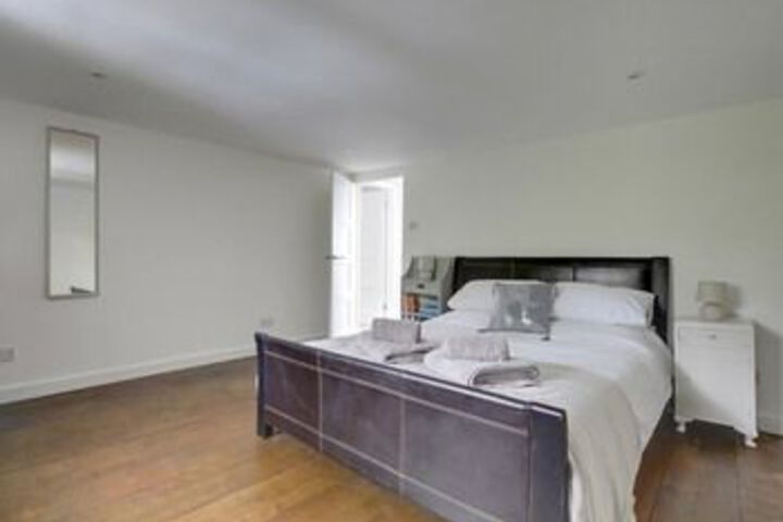 Room 18 of 28