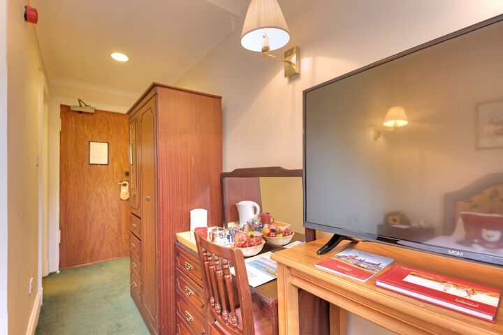 Room 12 of 127