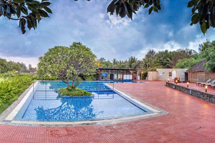 Pool Hotel