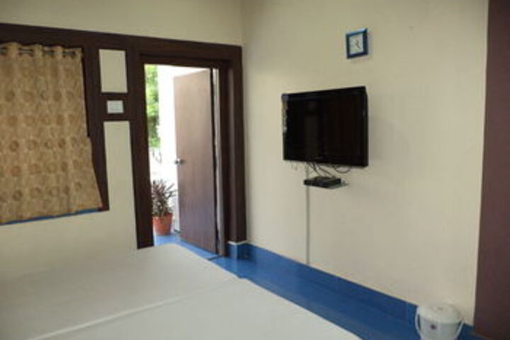 Room 2 of 2