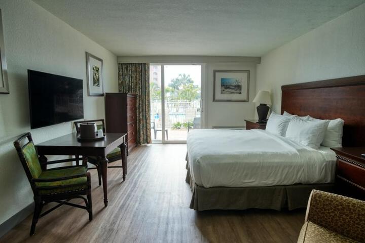 1 King Bed (8 of 12)