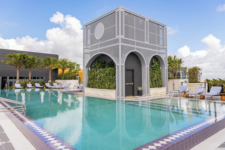 Exterior of The 27 Wynwood
