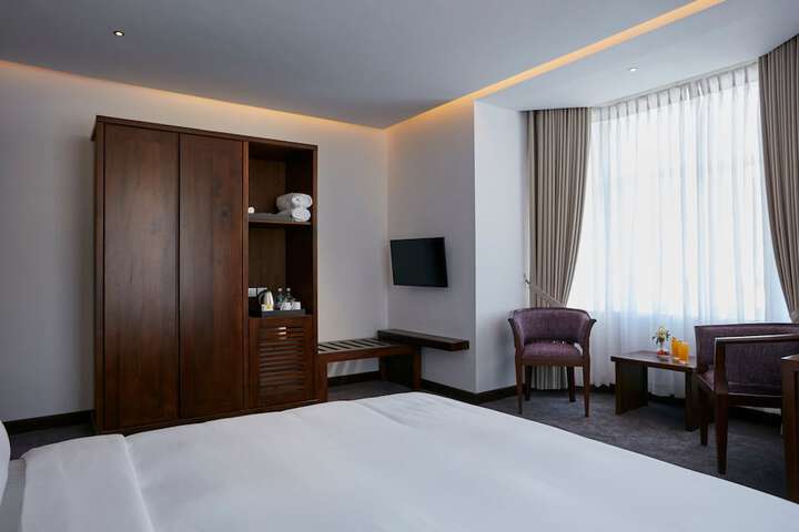 Room 3 of 72