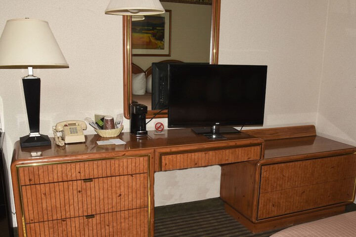 Room 13 of 34