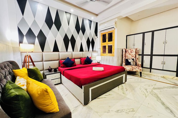 Room 10 of 20