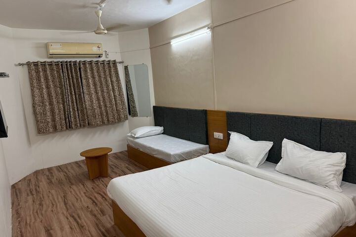 Room 2 of 7