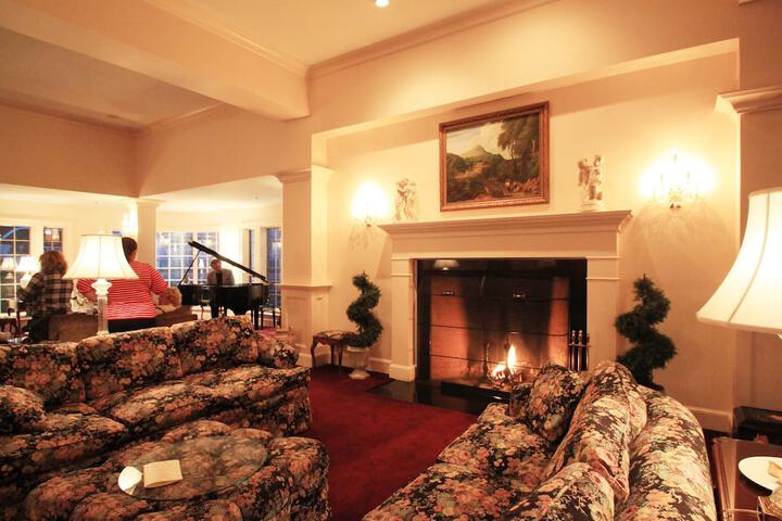 Hotel Interior 100 of 116