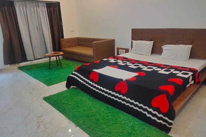 Room 8 of 66