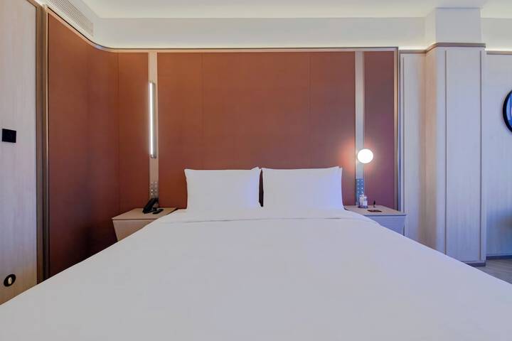 Room 10 of 24