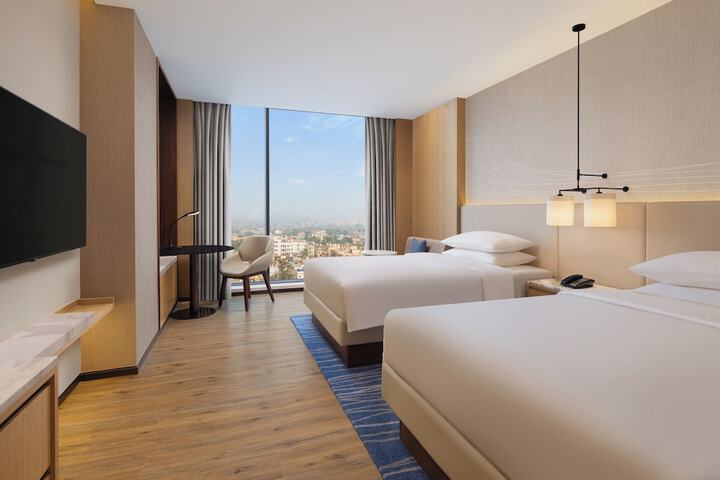 Room 6 of 28