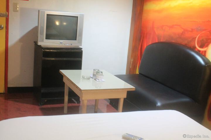 Room 13 of 27