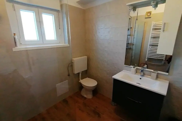 Room 7 of 14