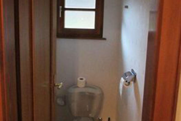 Room 9 of 68