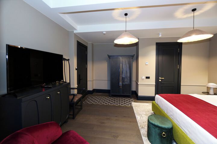 Room 27 of 43