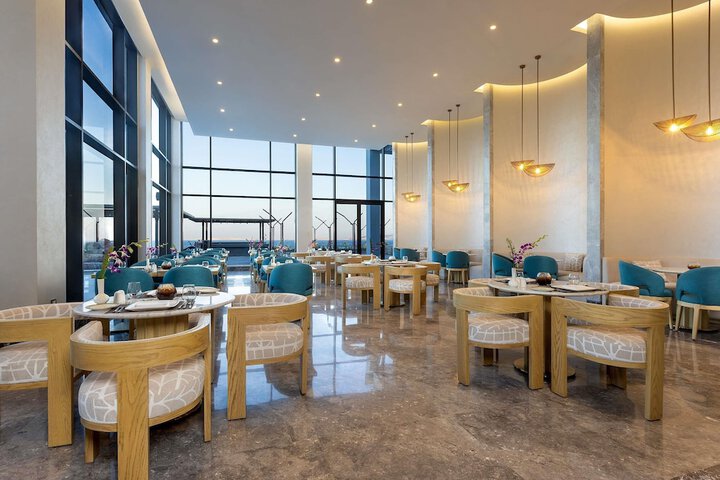 Lounge 158 of 180