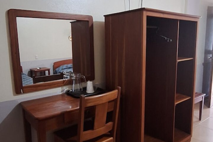 Room 2 of 10