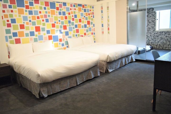 Room 25 of 68