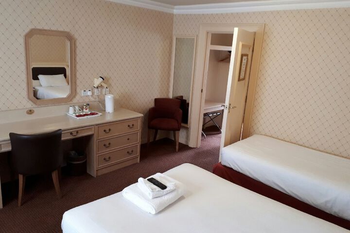 Room 4 of 5