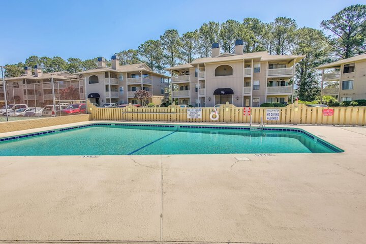 Little River Condo w / Community Pool & Hot Tub!