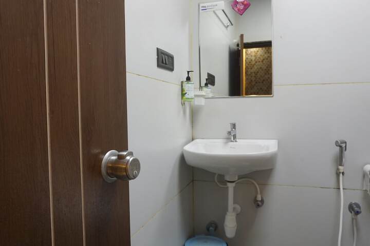 Room 80 of 128