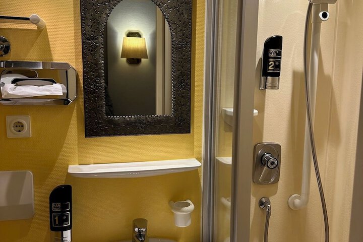Room 35 of 49