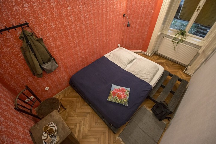 Room 9 of 78