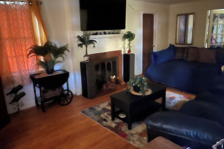 Room 11 of 18