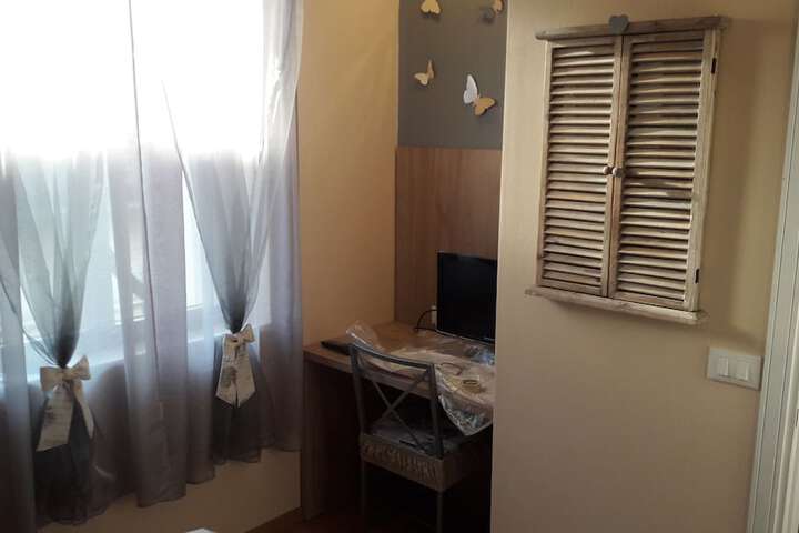 Room 17 of 34