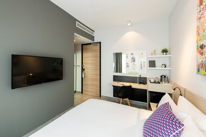 Room 9 of 33