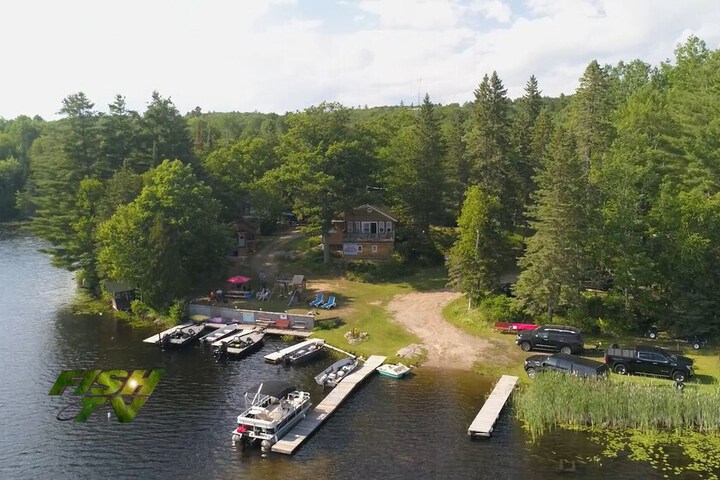 Exterior of Longmuirs Hidden Cove Cottage Resort