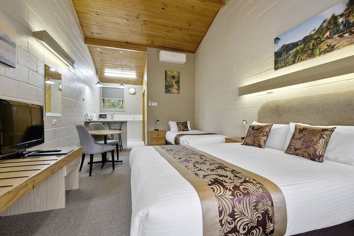Room 4 of 38