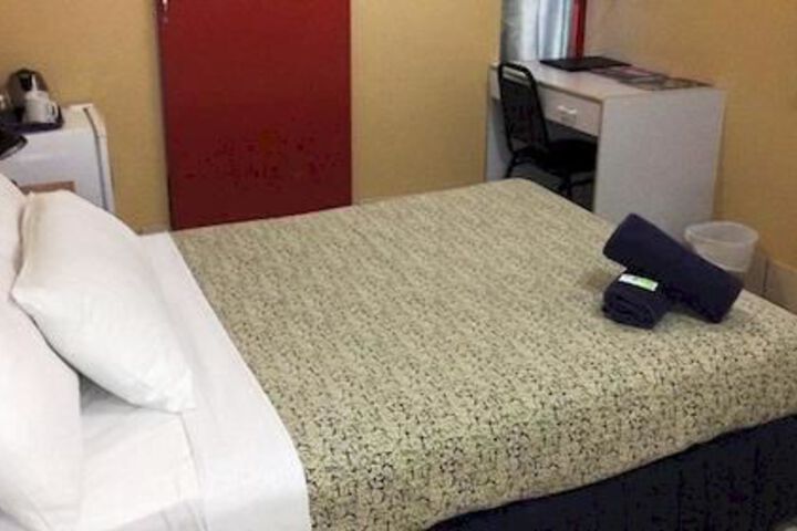 Room 15 of 33