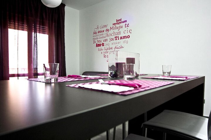 Room 12 of 27