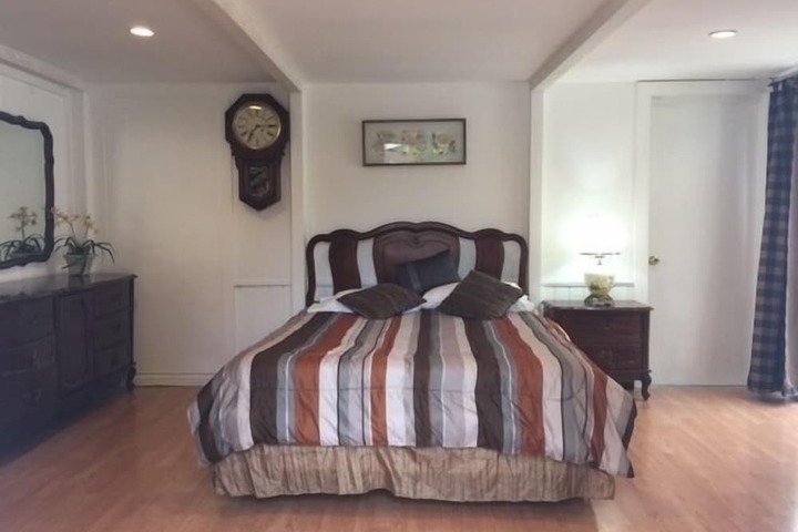 Room 6 of 23