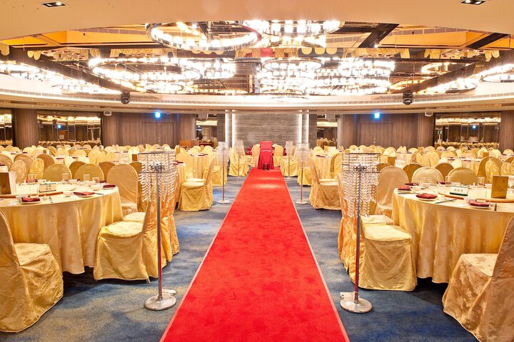 Ballroom/Hall 67 of 77