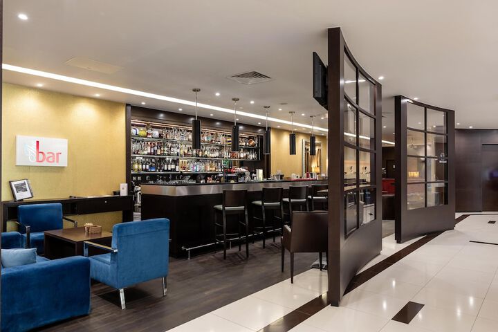 Lounge 188 of 228