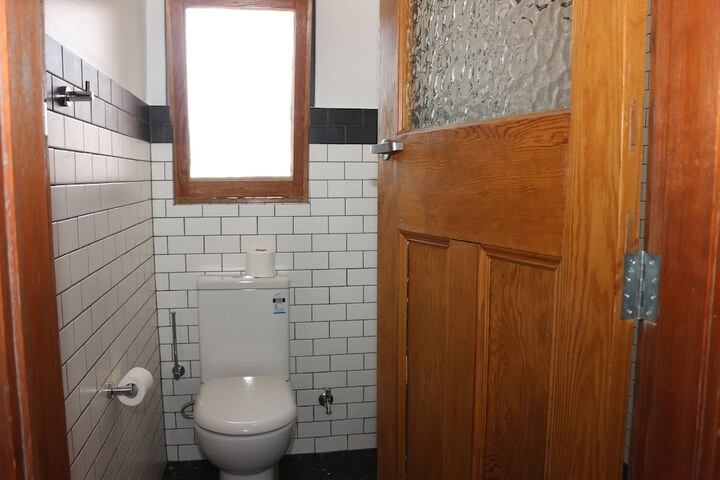 Room 27 of 36