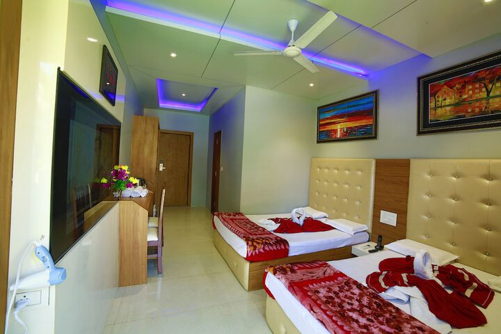 Room 4 of 26
