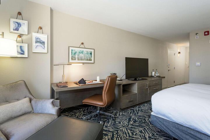 1 King Bed (11 of 12)