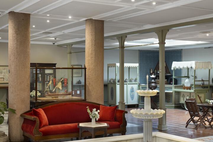 Hotel Lobby