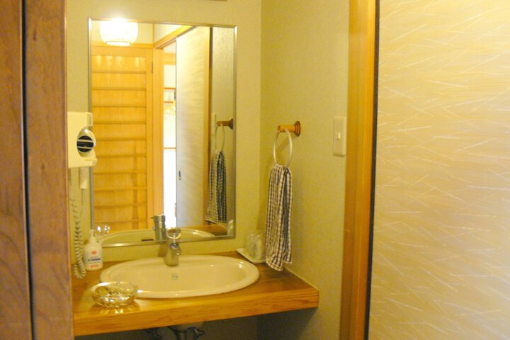 Room 16 of 33