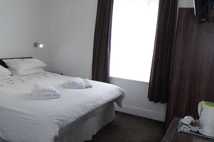 Room 5 of 43