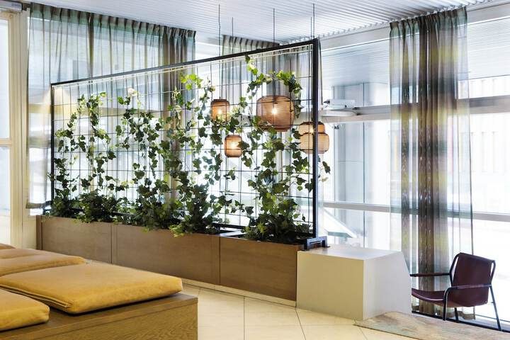 Entrance & Lobby