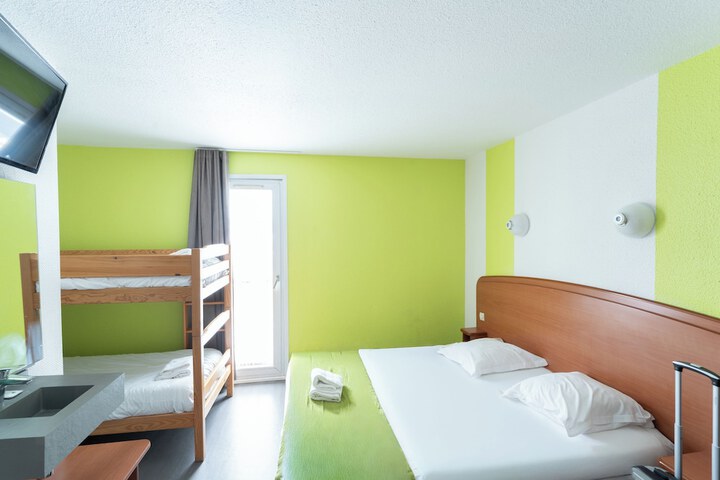 Room 8 of 29