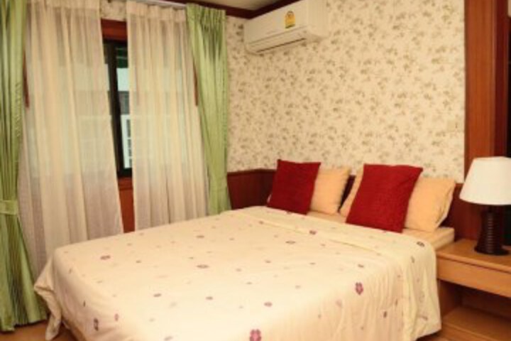 Room 5 of 5