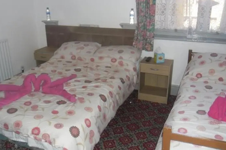 Room 9 of 10