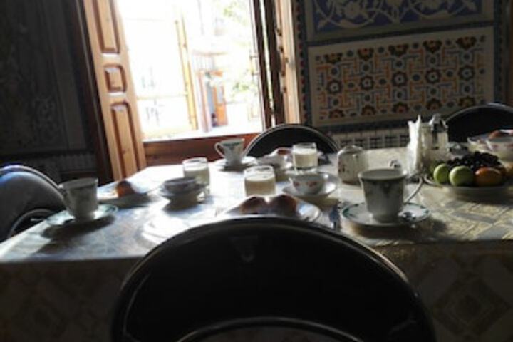 Breakfast/Coffee Service 6 of 22
