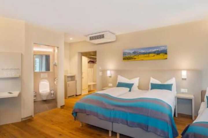 Room 15 of 38