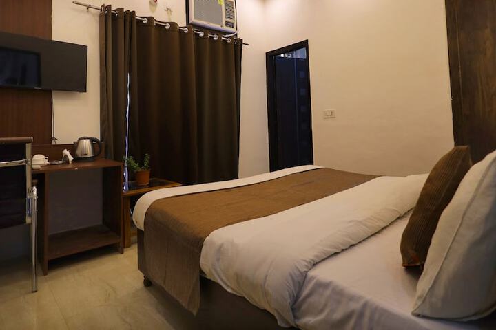 Room 15 of 24